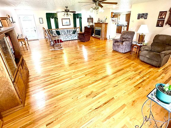 3rd image of 62 Elm Dr
