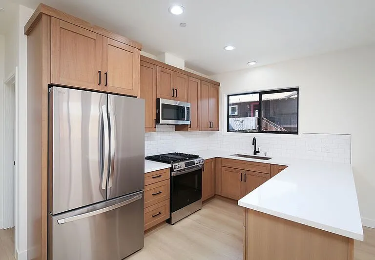 2121-2123 Glenada Ave #2121 — Photo 10