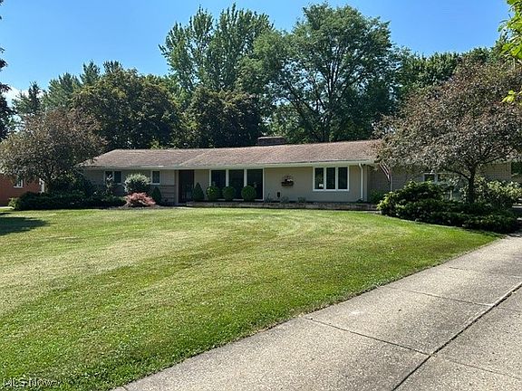 3rd image of 10500 Laurel Ln