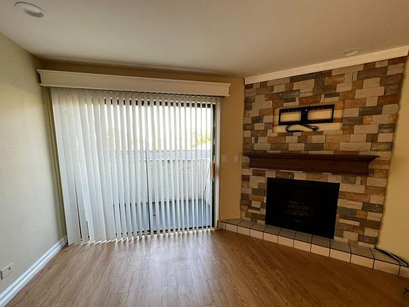 2nd image of 555 W Wilson Ave