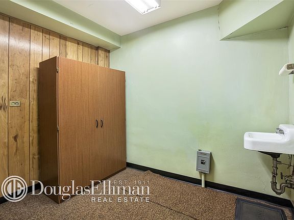 2nd image of 475 Avenue Of The Americas #1D