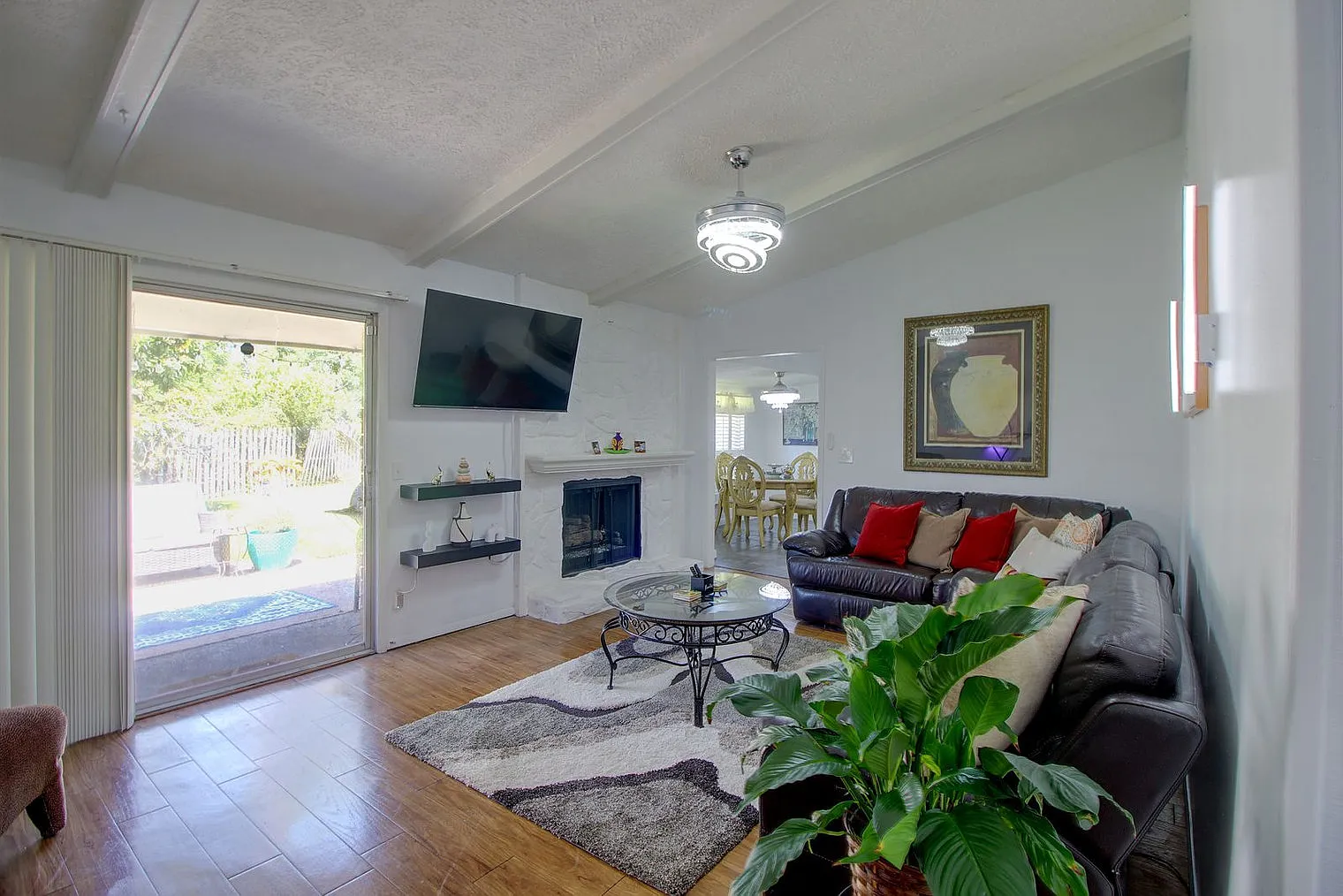 3 bed, 2.0 bath, 1819 sqft, $3,612 — Photo 1