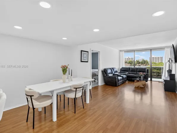 3675 N Country Club Dr APT 410, Aventura, FL 33180