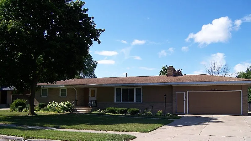 1103 Nebobish Ave photo 1