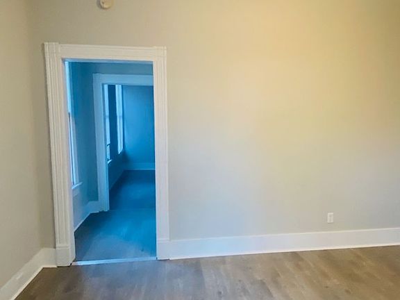 4th image of 414 1st Ave #B
