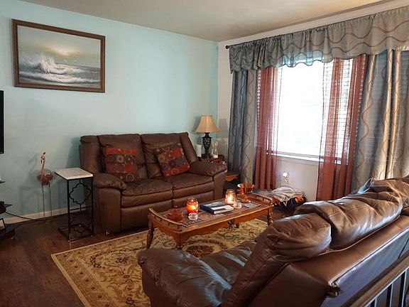 2nd image of 636 Elmcrest St NE