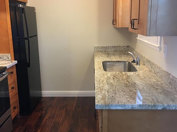 3rd image of 156 Santa Inez Ave APT 5