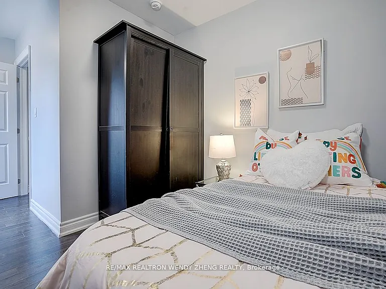 245 Montrose Ave #UPPER — Photo 22