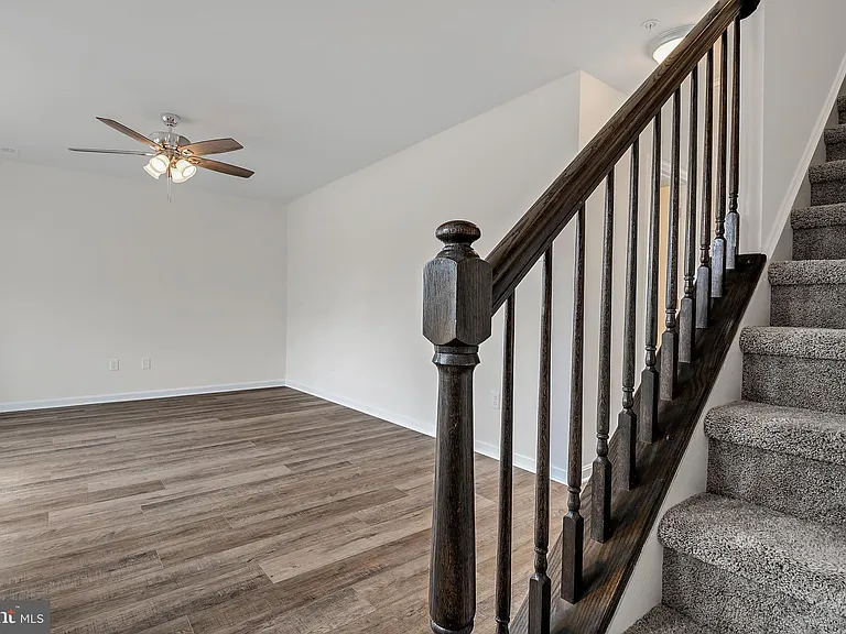406 Valor Way — Photo 2