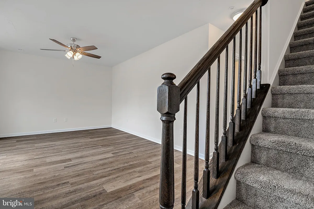 Building Photo - 406 Valor Way