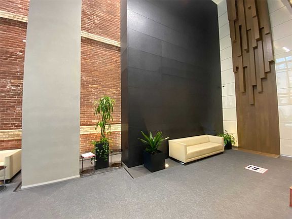 4th image of 15 Grenville St #4703