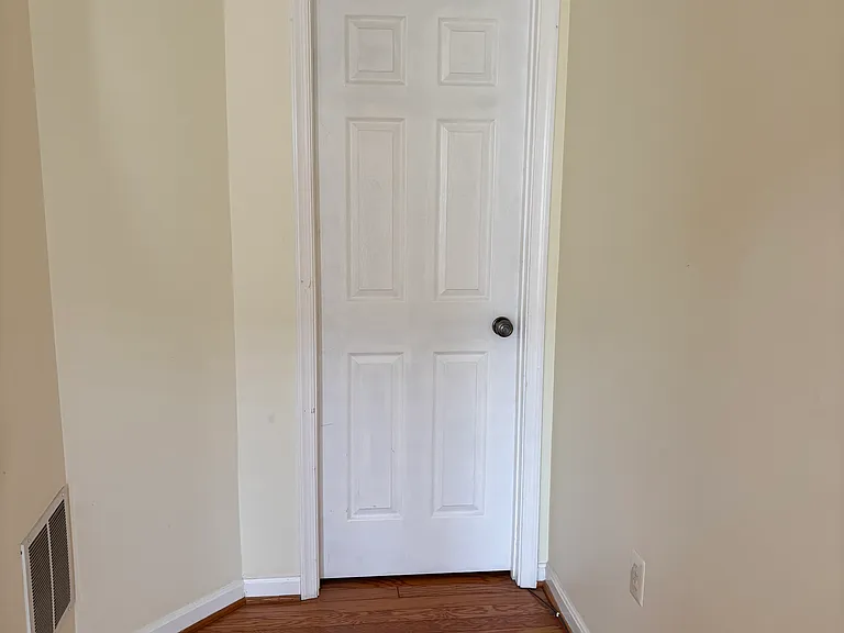 105 Barrett Ct — Photo 1