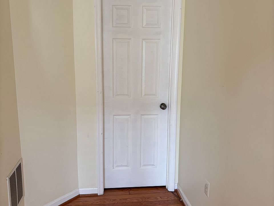 1st image of 105 Barrett Ct