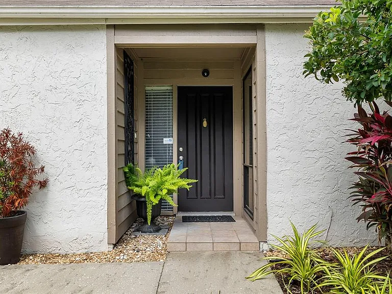 11520 Galleria Dr — Photo 4