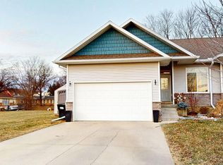 414 Valley View Dr #B, Cherokee, IA 51012