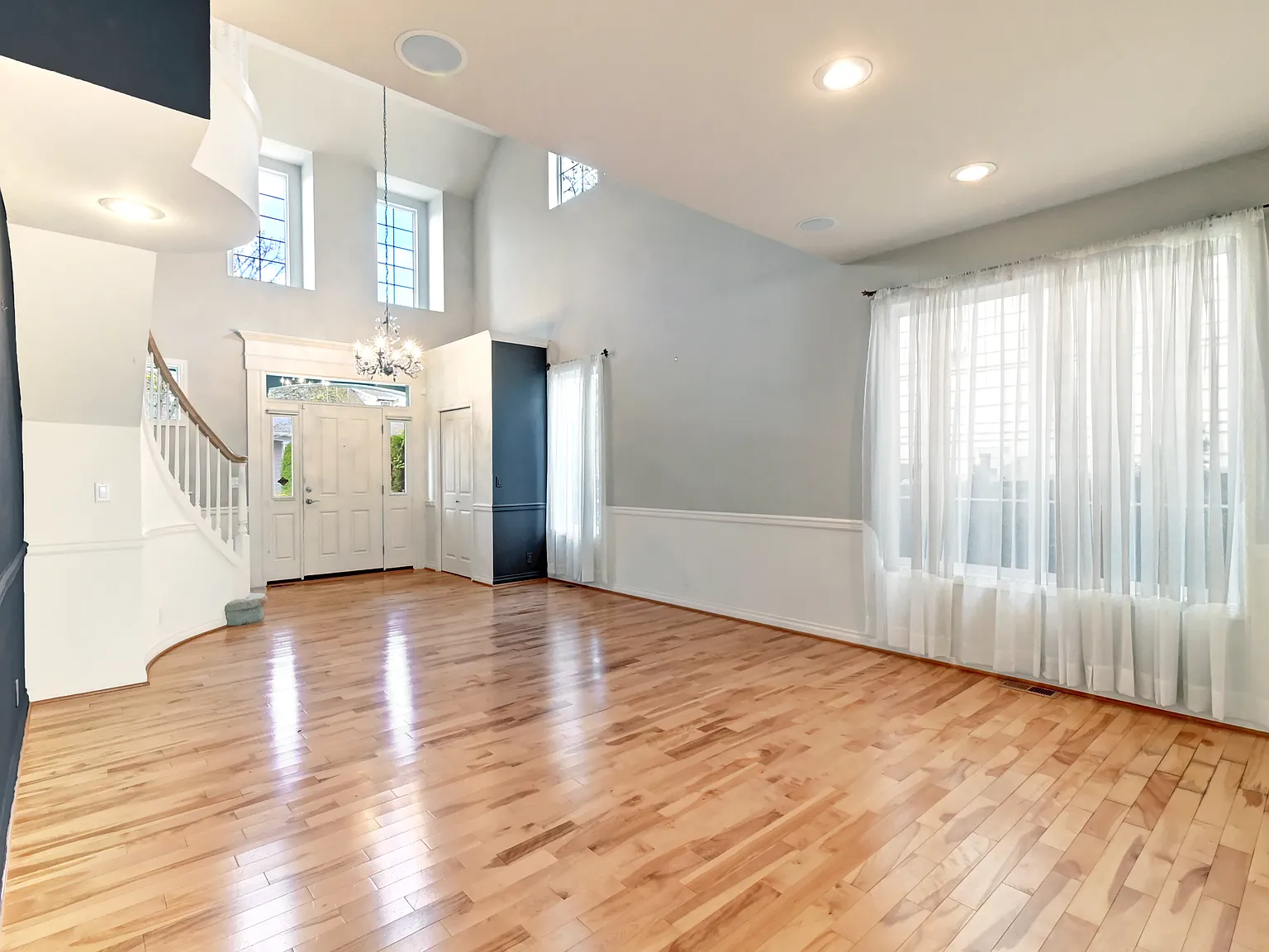 4 bed, 2513 sqft, $4,800 — Photo 3