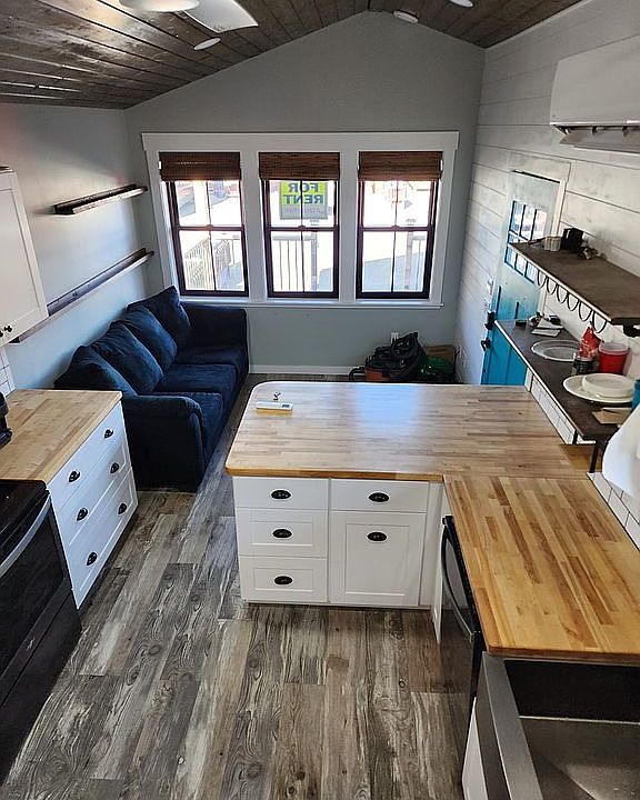 1st image of 224 Baker Ln #7