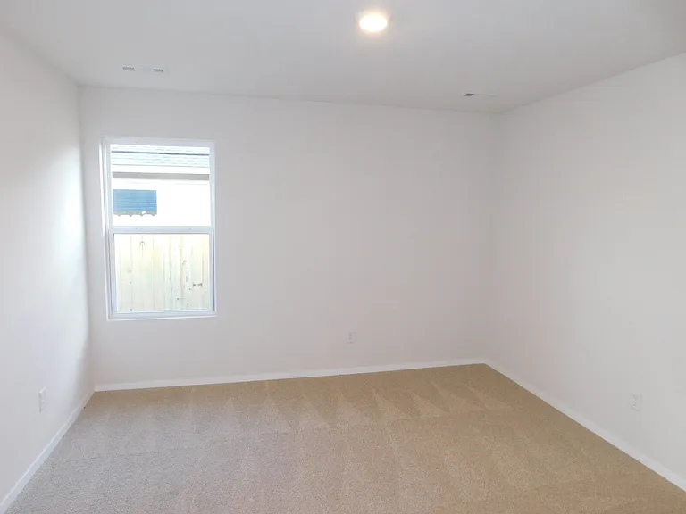 2504 E Illinois Aly — Photo 8