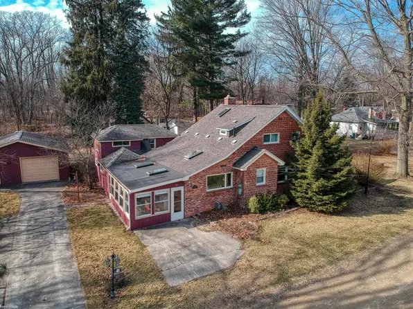 8564 Lakeview Dr, Lexington, MI 48450