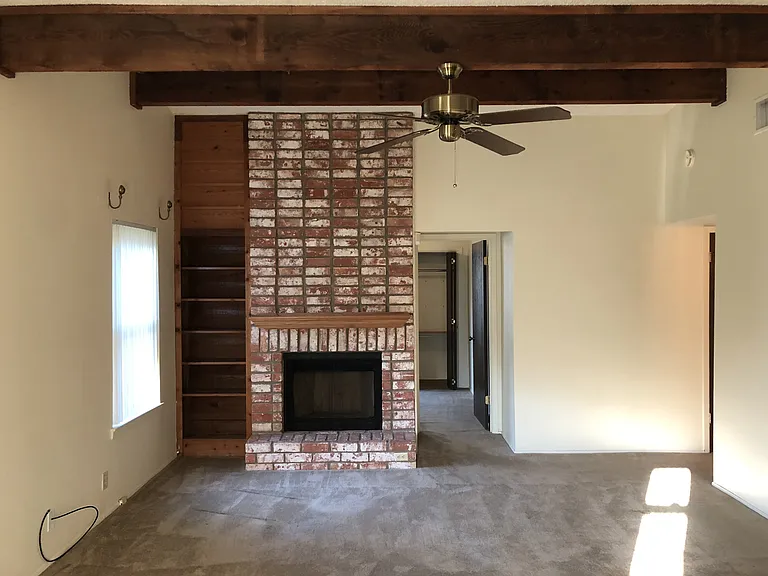 914 W Meadowmere Ln — Photo 4