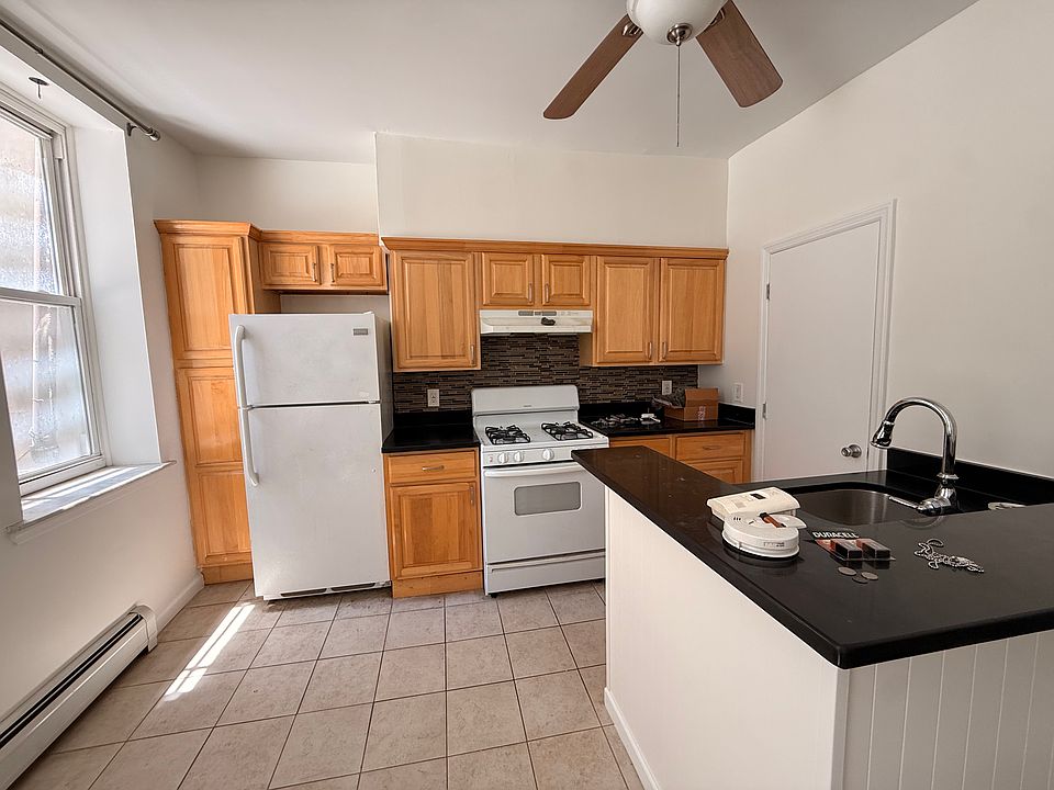 1st image of 41 Montgomery St #2