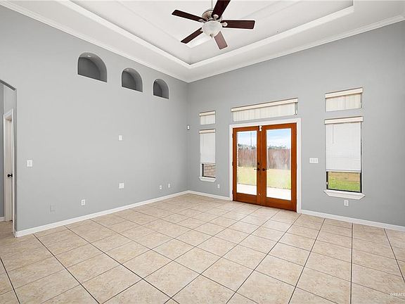 5th image of 808 Empress St