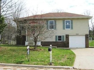 1902 S 14th St, Ozark, MO 65721