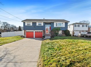 450 Woods Rd, North Babylon, NY 11703