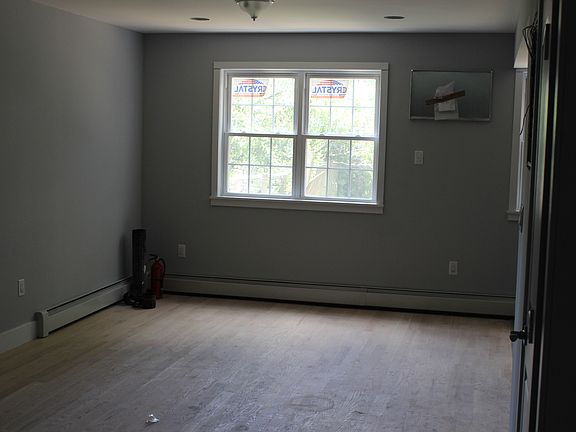 4th image of 70 Doscher St #1