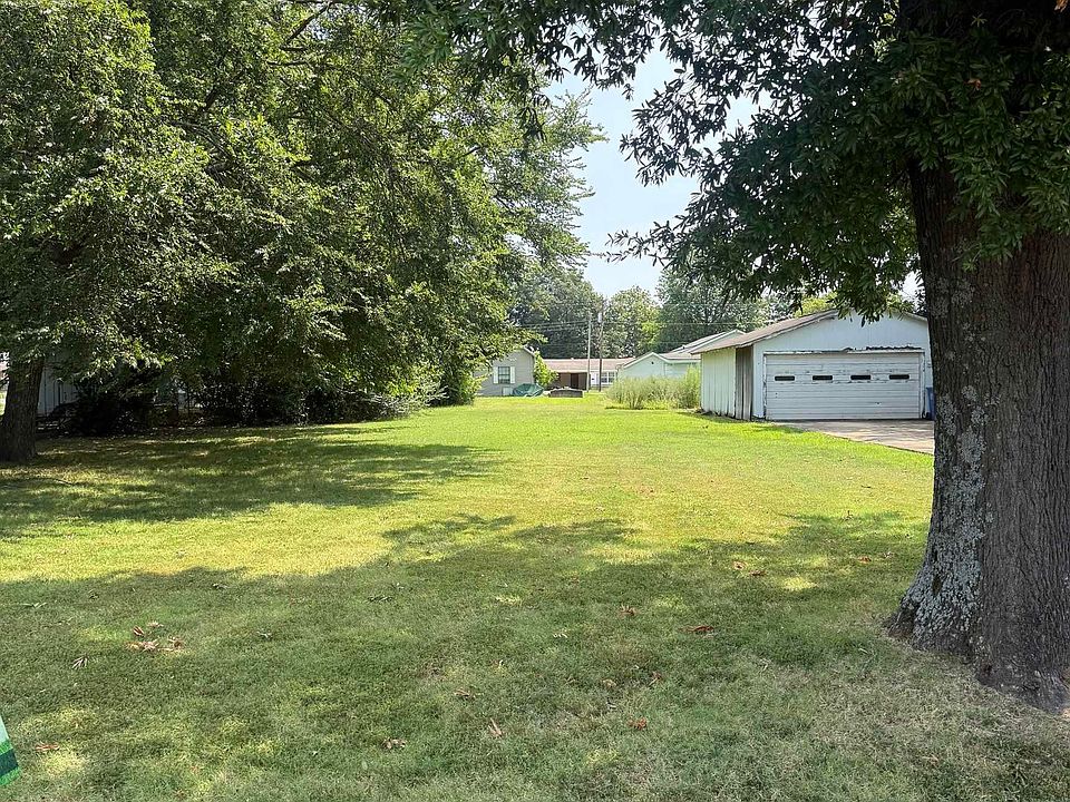1st image of 2402 Willow Rd