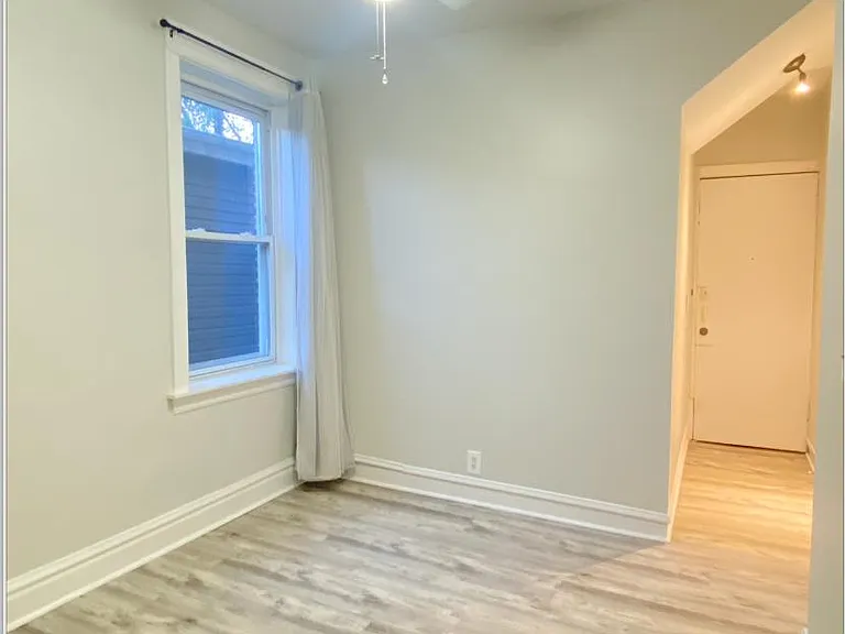 3007 W Lyndale St #2R — Photo 3