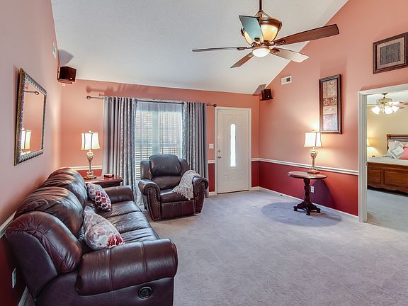 3rd image of 1385 Kingwood Ln