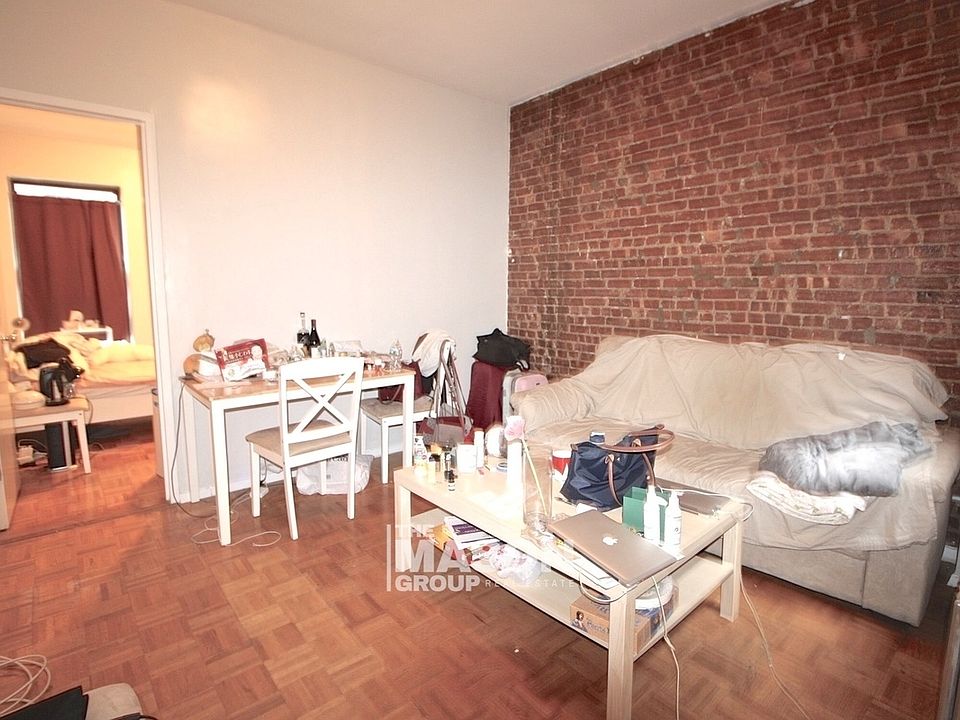 2nd image of 333 W 43rd St APT 5