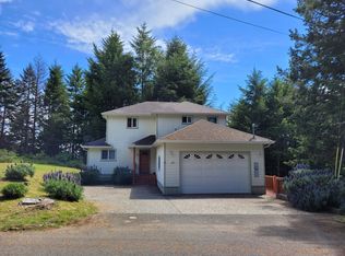 596 Seafoam Rd, Whitethorn, CA 95589