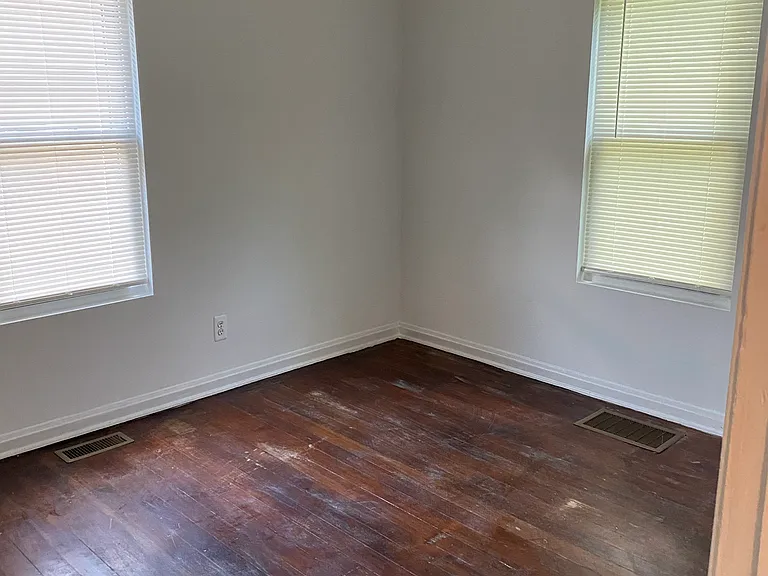 570 W Clarkston Rd — Photo 16