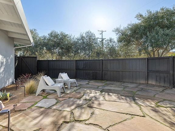 5th image of 516 Wisteria Way