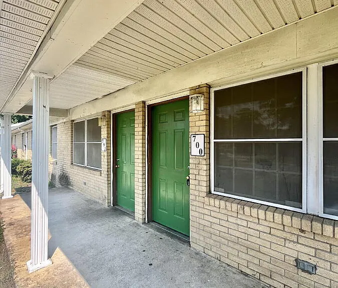 700 W Lon Moore St — Photo 1