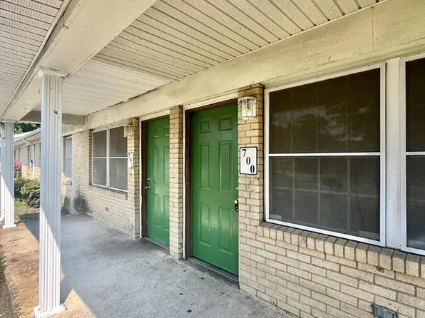700 W Lon Moore St, Charleston, MO 63834