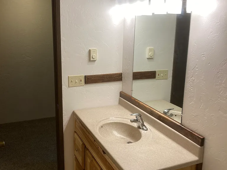 Full bathroom upstairs - new vanity