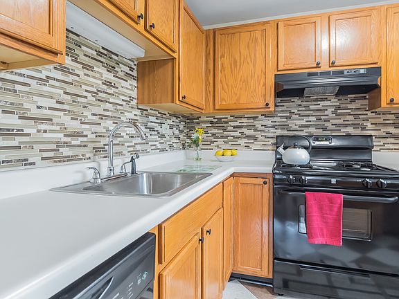 5th image of 1307 Forestdale Ct #1307