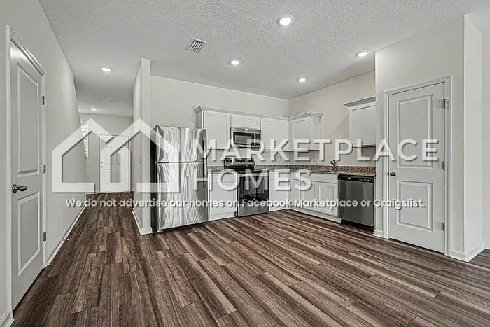 11777 Sylvia St — Photo 6