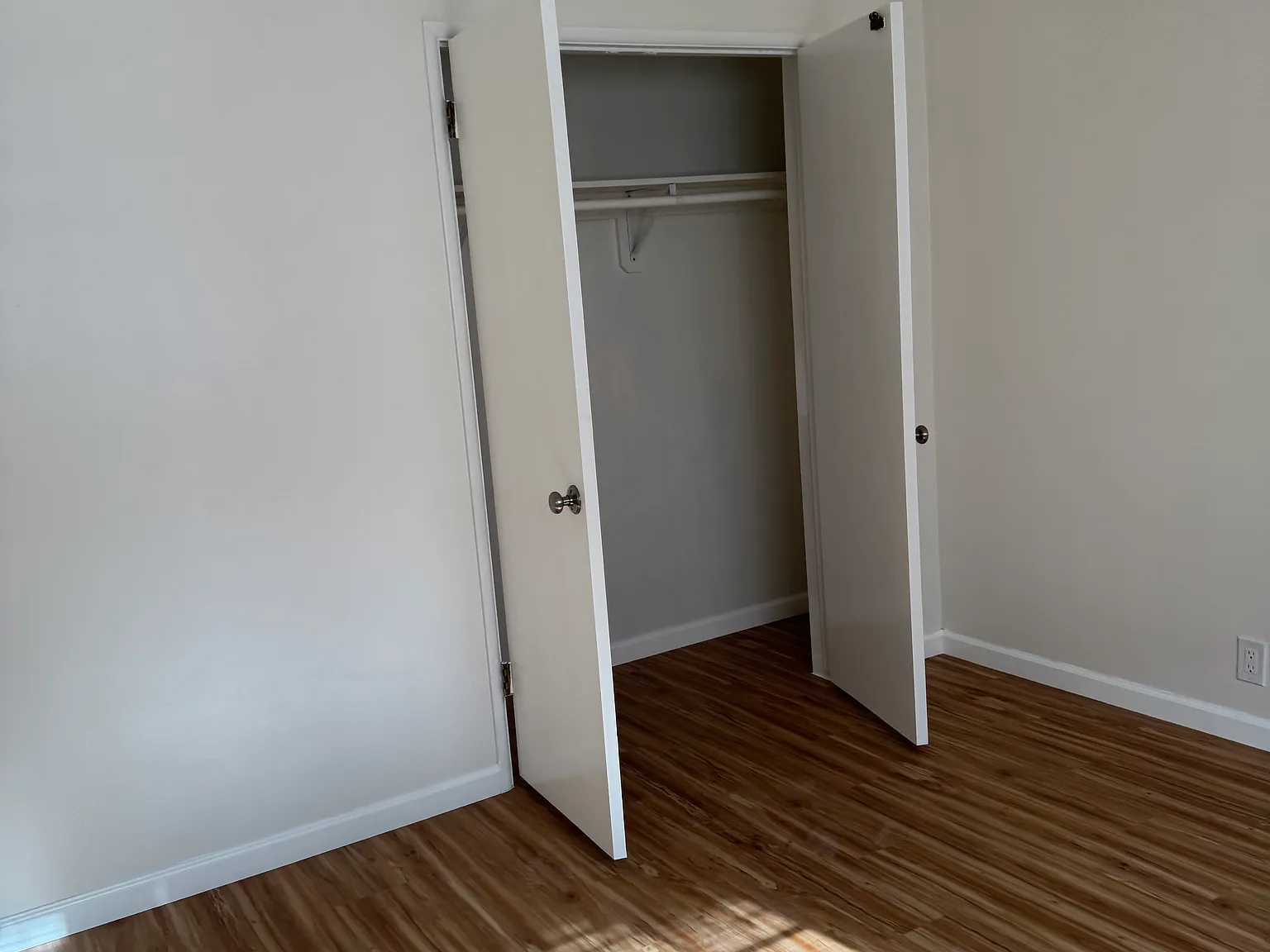2 bed, 970 sqft, $2,500 — Photo 2