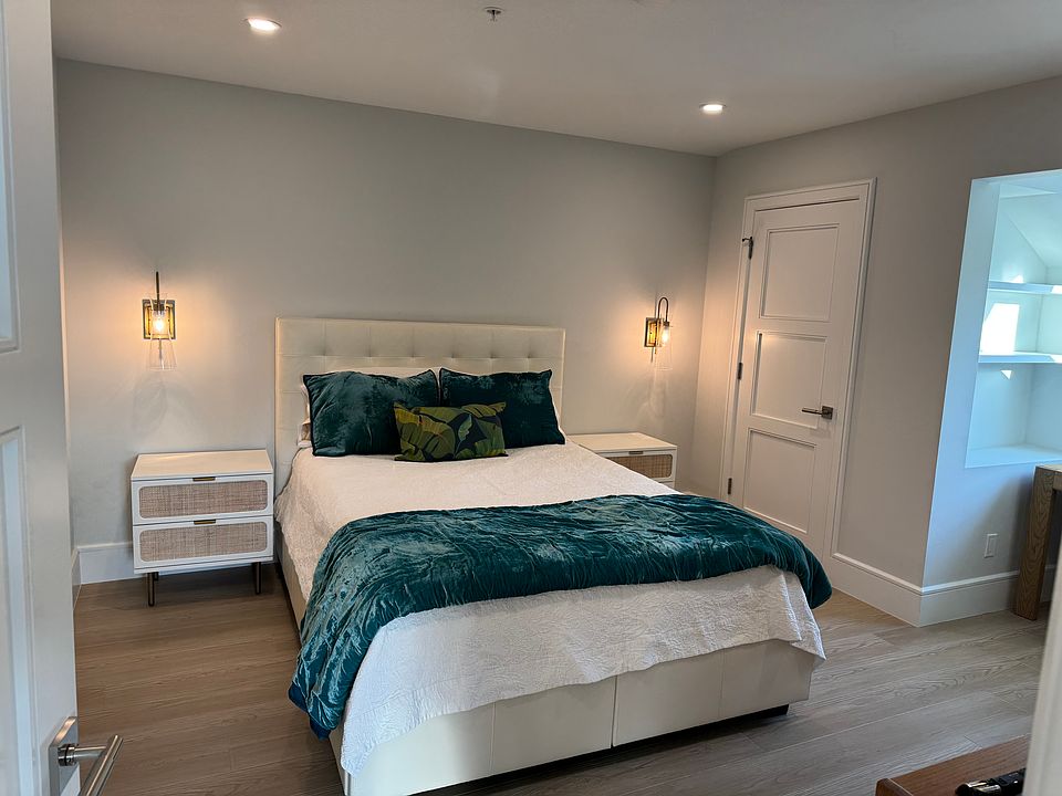 Queen bed with large walk in closet