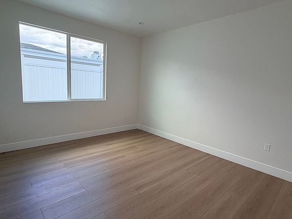 5th image of 17324 Mayall St