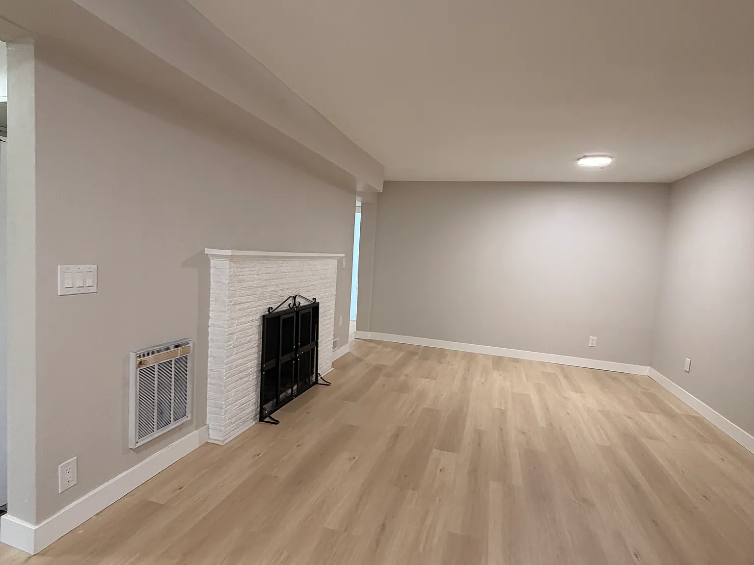 3 bed, 1200 sqft, $2,500 — Photo 4