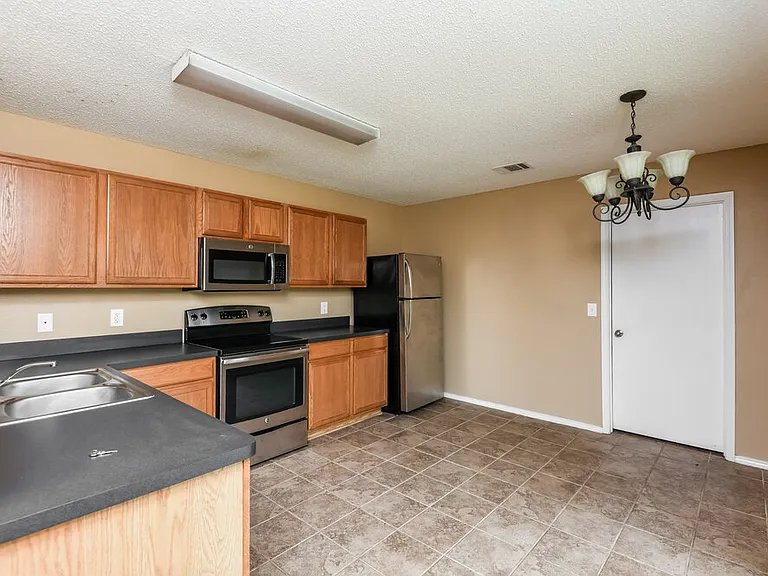 949 Canary Dr — Photo 11