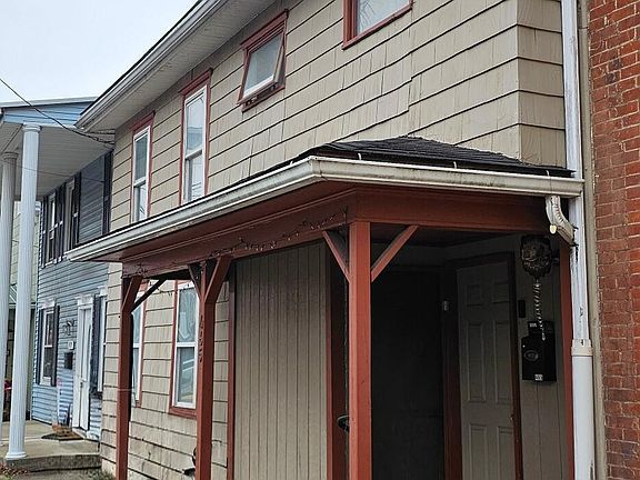 2nd image of 465 Queen St