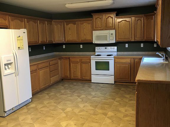 4th image of 34 Crafton Dr