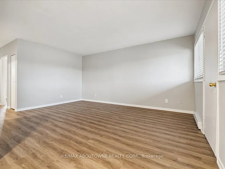 2350 Queensway Dr #3 — Photo 8