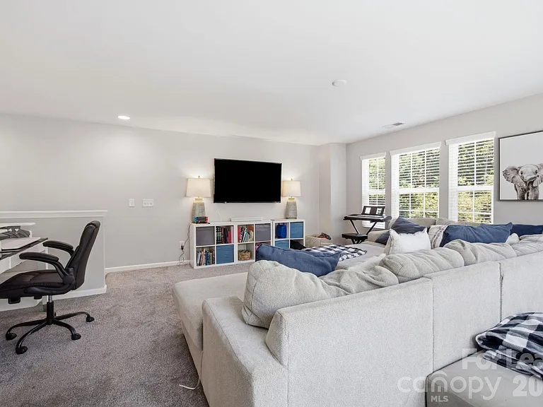 7037 Broughton Ln — Photo 19